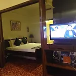 Summur Suite At Time Square Kl